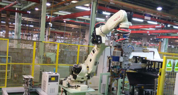 全自动焊接机器人的示教器是如何作用的？ 听听韦尔迪是怎么说的